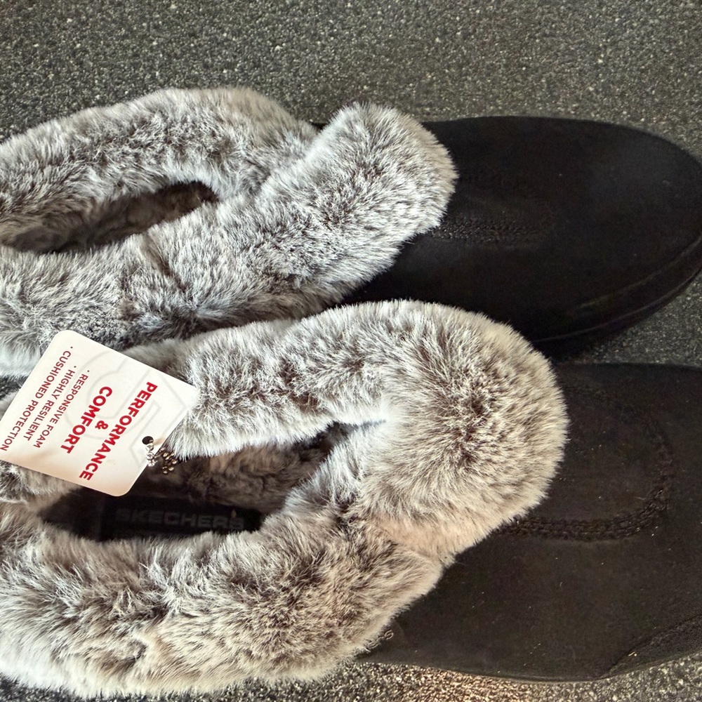 Skechers Women's Black Winter Boots with Gray Fur